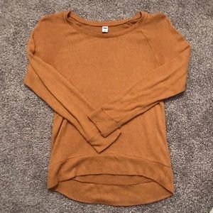 Long sleeve high-lo rib knit tee